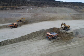Máquinas excavadoras trabajando en Santa Cruz, Argentina
