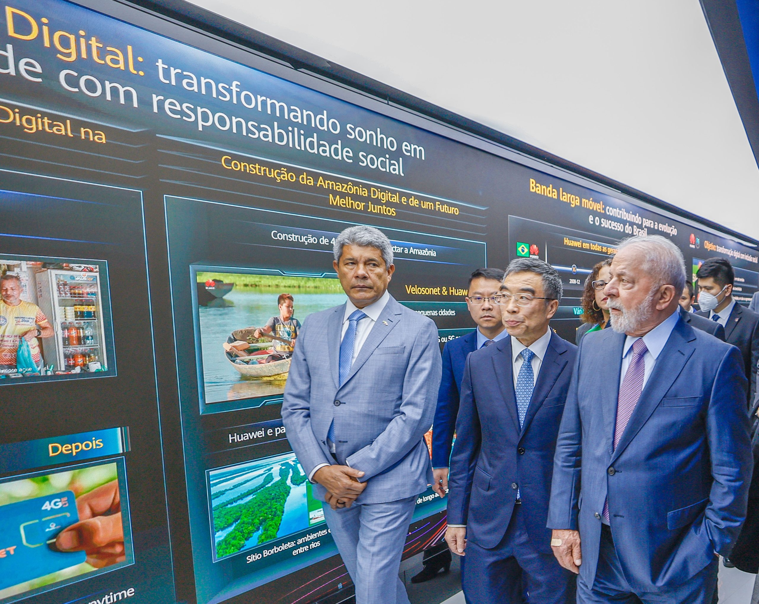 <p>Brazilian president Luiz Inácio Lula da Silva visits a Huawei research centre in Shanghai in 2023. Across Latin America, Chinese companies are increasingly investing in ‘new infrastructure’, such as digital industries (Image: Ricardo Stuckert / Presidência Brasil)</p>